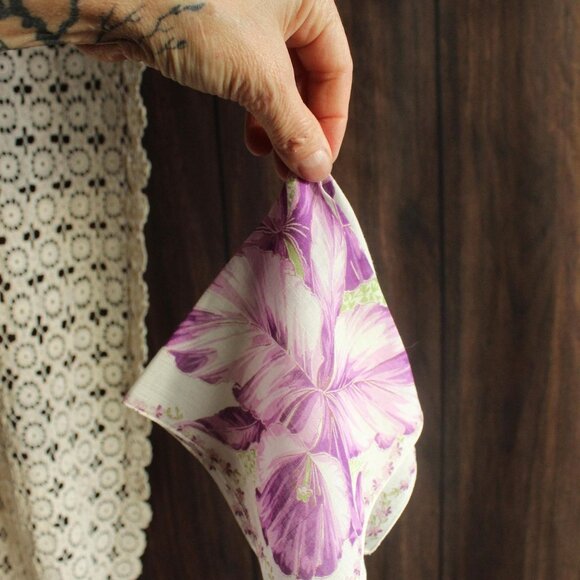 Vintage 1950s Handkerchief, Iris Purple Flower Print Cotton Hankie - Picture 15 of 15